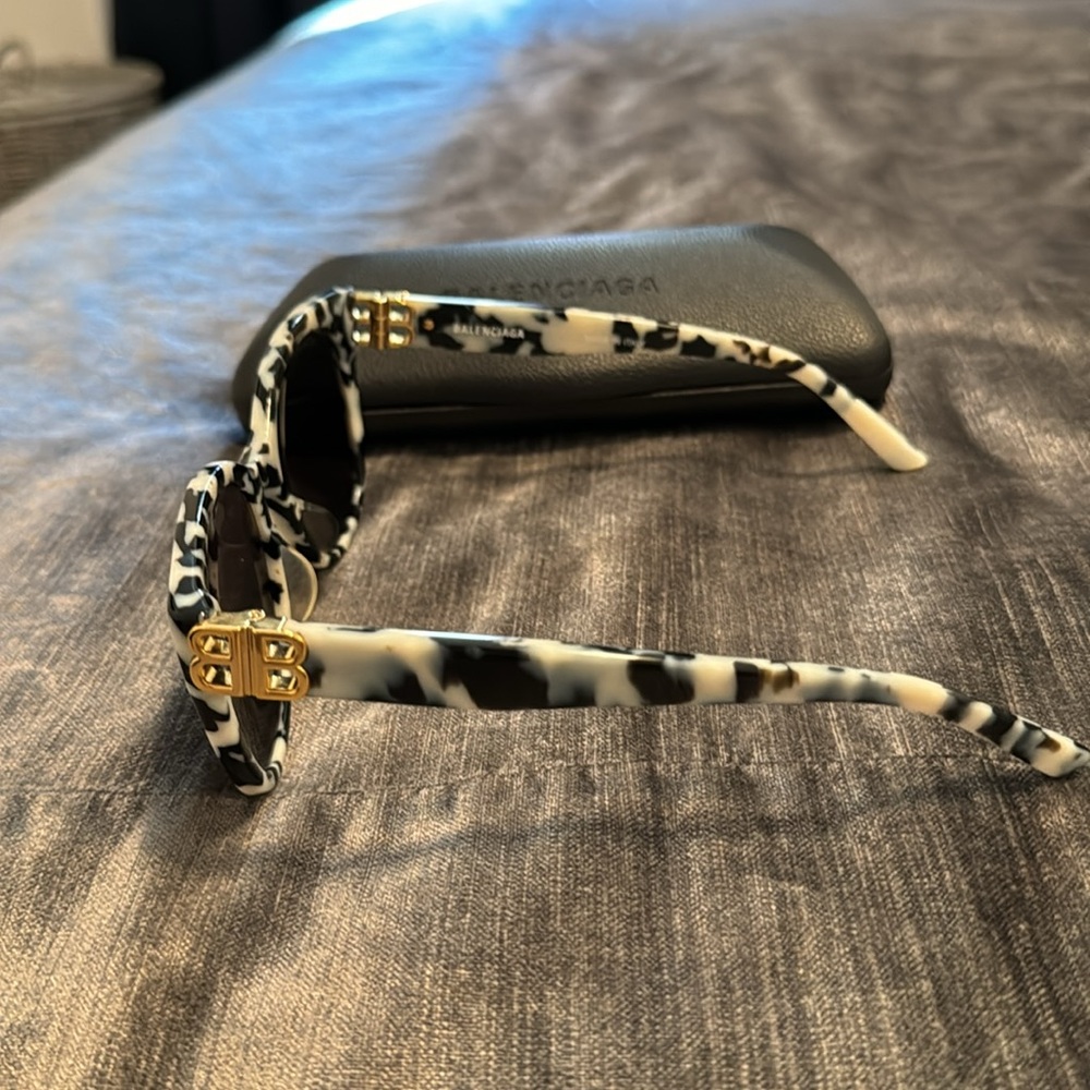 Balenciaga Tortoise Sunglasses - Picture 2 of 5